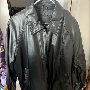 Men’s size L Bill Blass black leather jacket